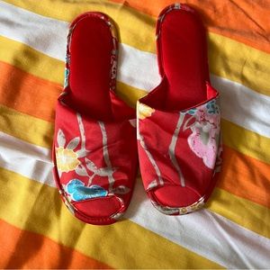 Red vintage Vanity Fair slippers. Size small. Fits me perfectly and I’m a 6